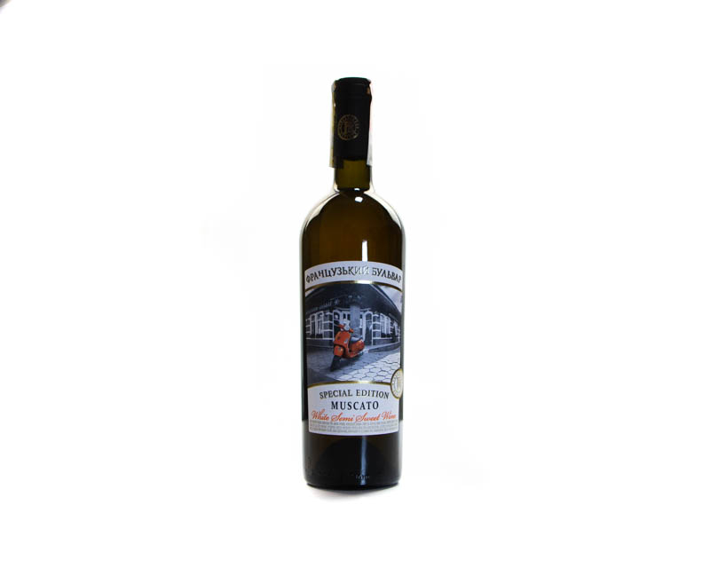 فرينش بوليفارد موسكاتو نبيذ أبيض شبه حلو 0.75 لتر