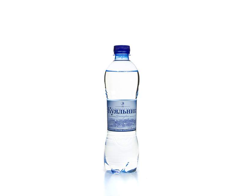 Natürliches, medizinisches  Mineralwasser 